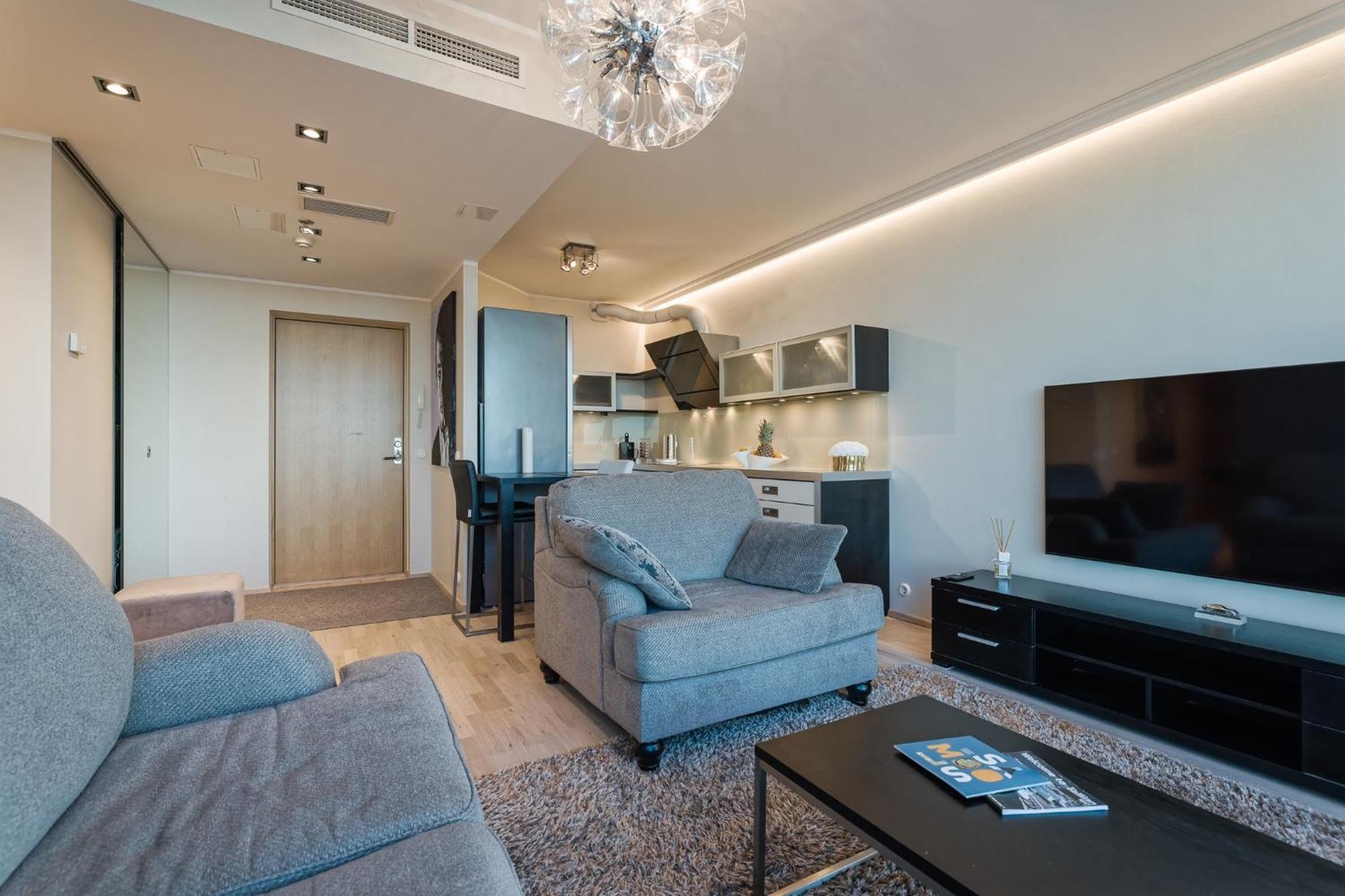 Fahle Building, Luxurious, Skyline View Flat Near Centre