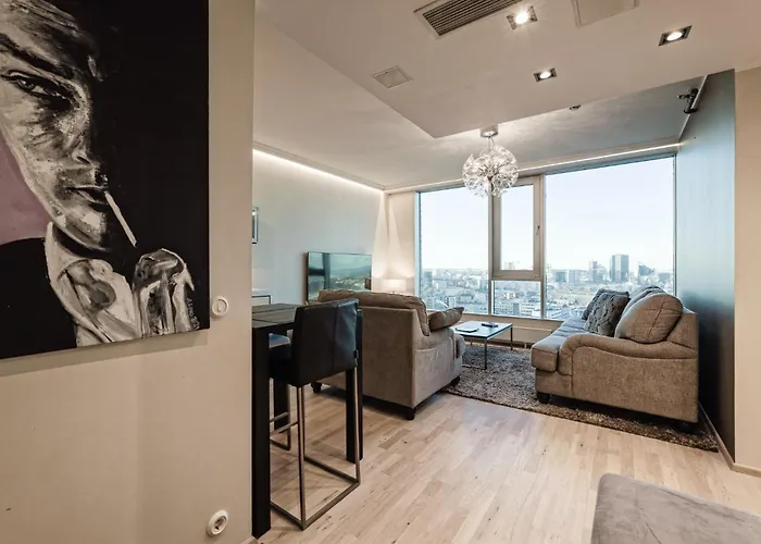 Fahle Building, Luxurious, Skyline View Flat Near Centre