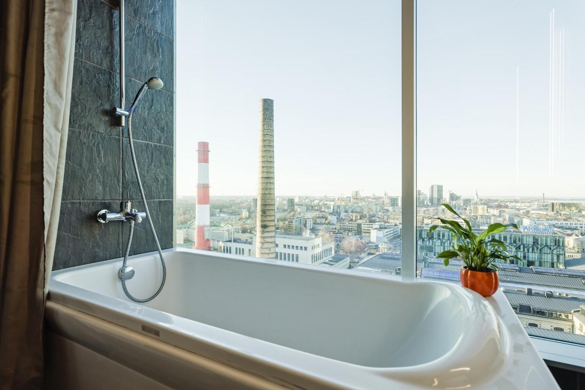 Fahle Building, Luxurious, Skyline View Flat Near Centre *