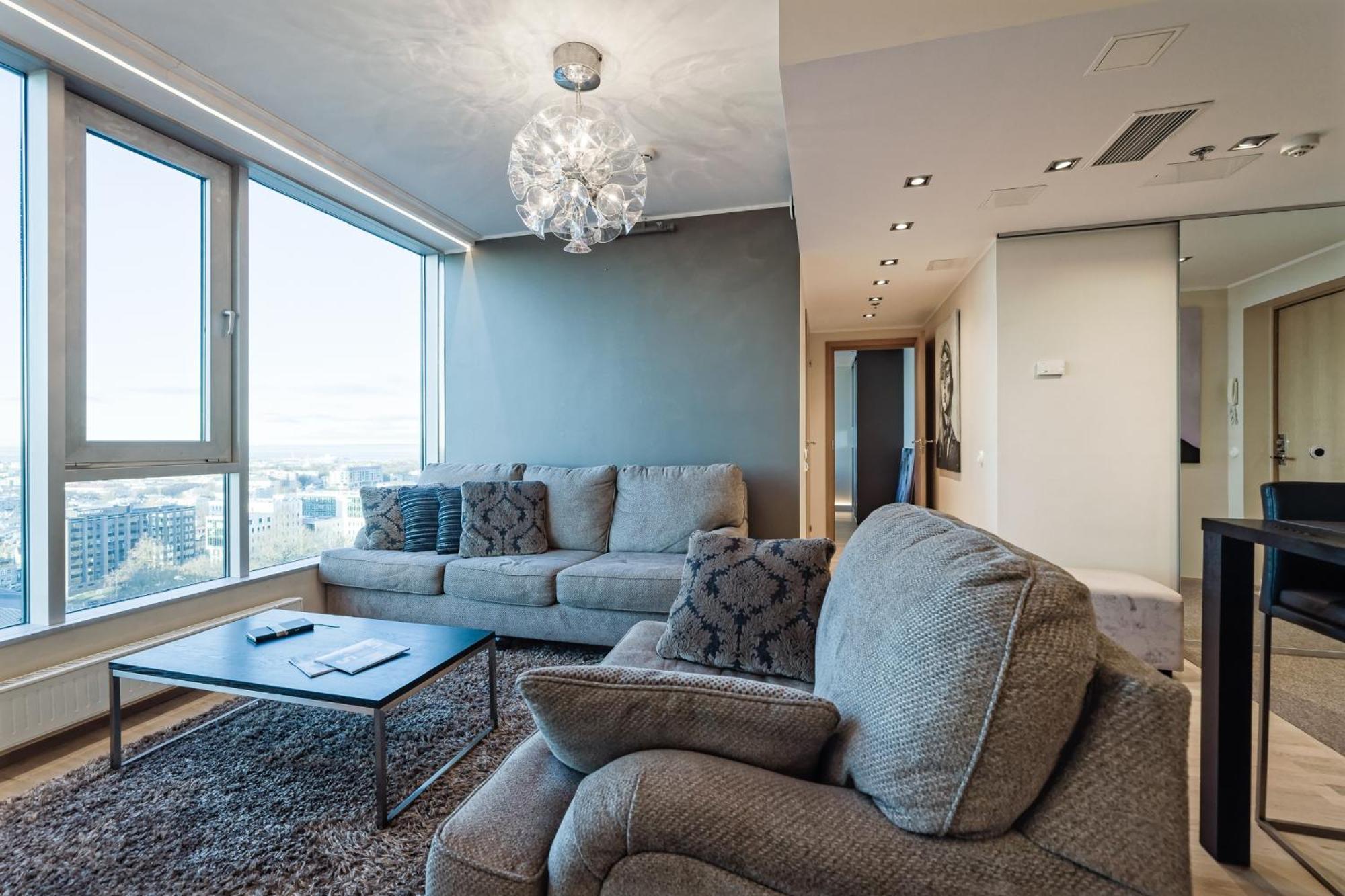Fahle Building, Luxurious, Skyline View Flat Near Centre *