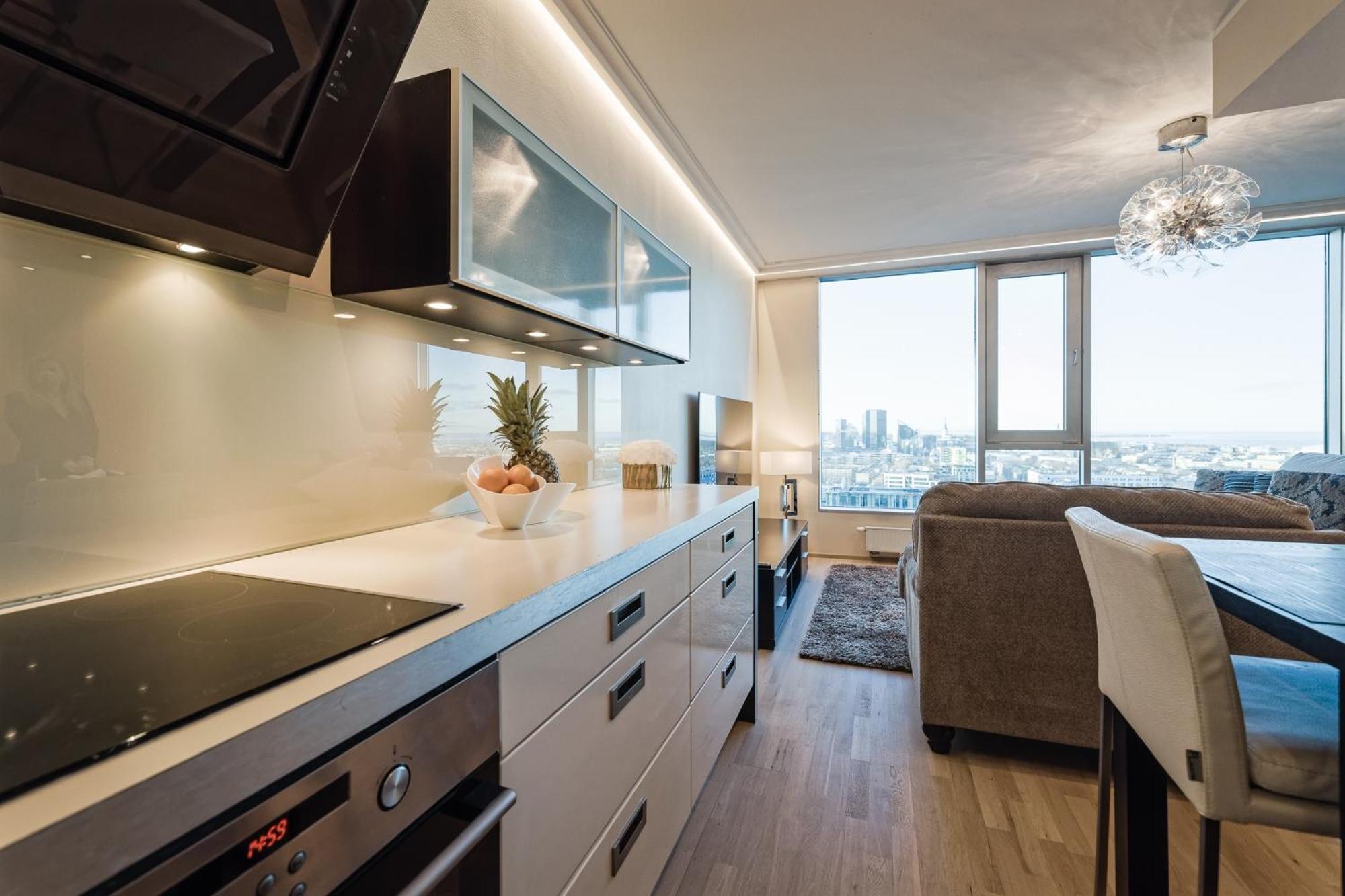 Fahle Building, Luxurious, Skyline View Flat Near Centre *